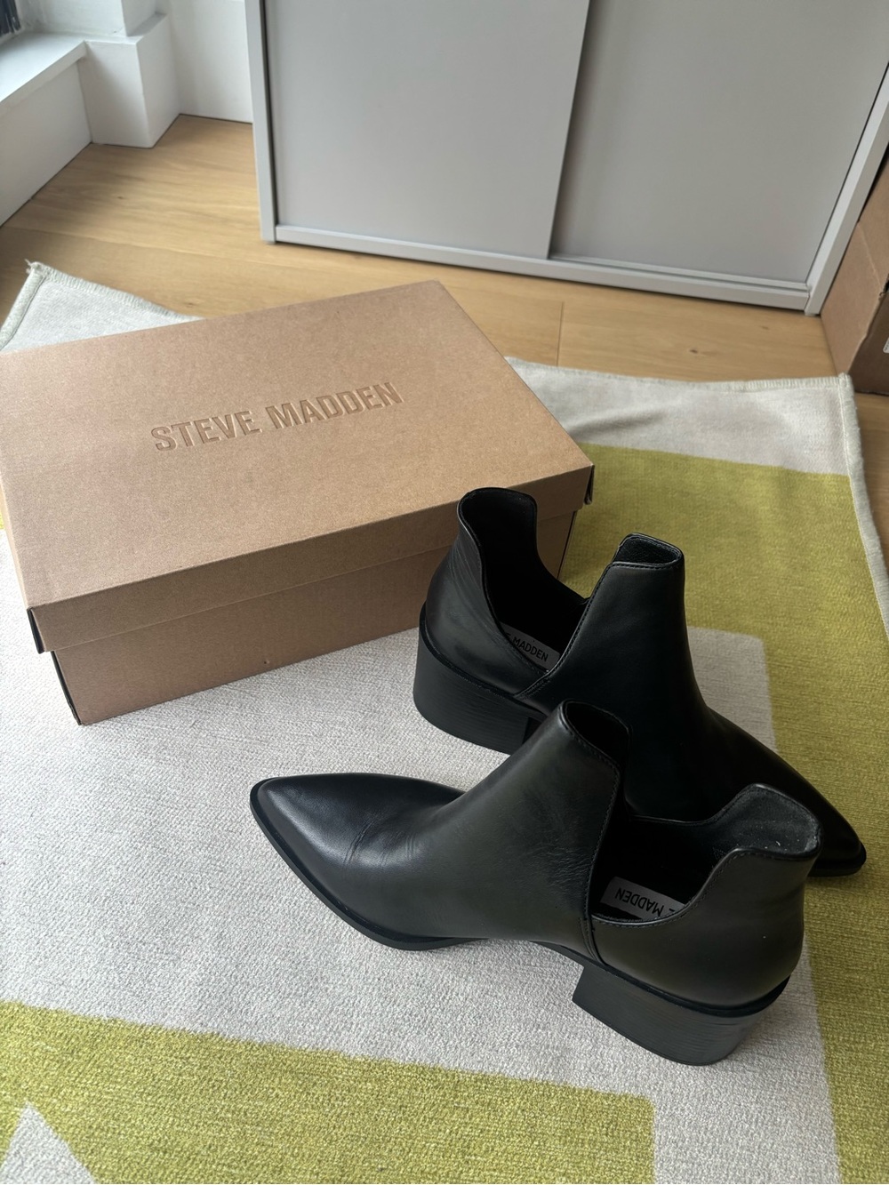Steve Madden Black Pointed Leather Ankle Booties